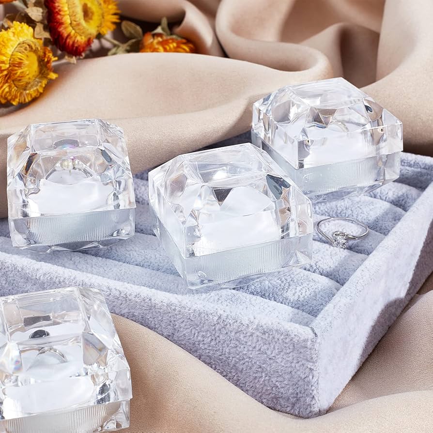 Transparent ring holder