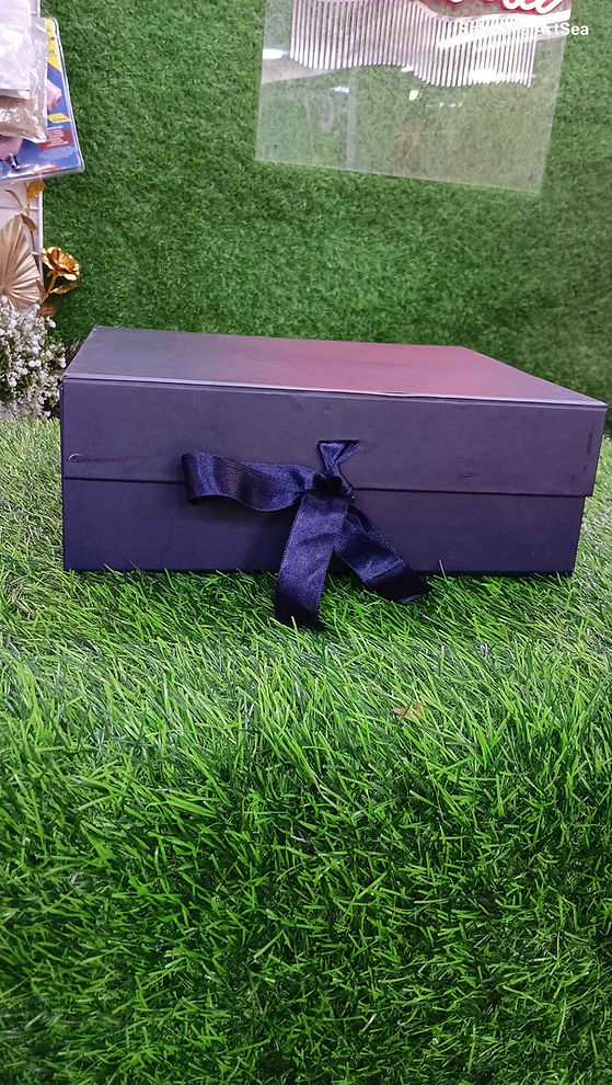Plain ribbon trunk collapsing hamper box