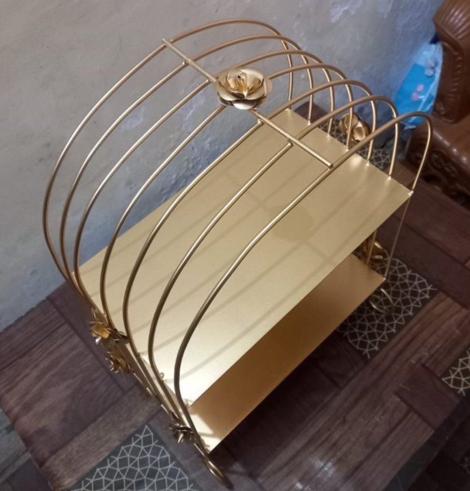 Metal cake stand